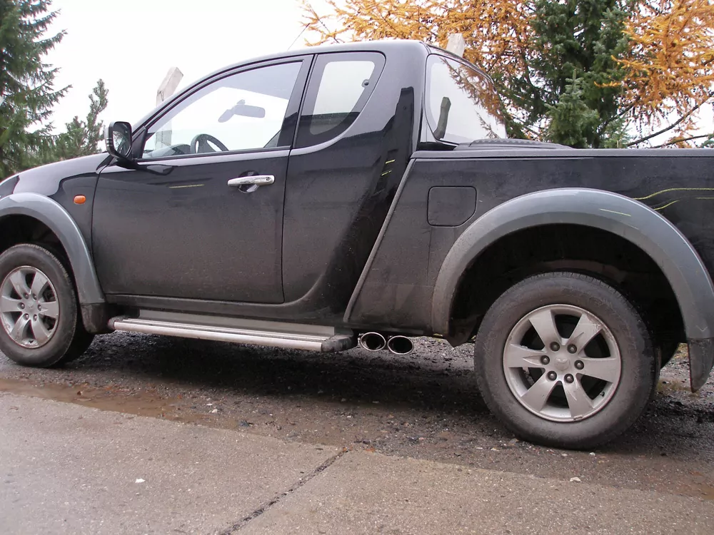 Mitsubishi L200 Typ KAOT Clubcap 2-trg.  Endschalldämpfer Sidepipe - 2x115x85 Typ 38