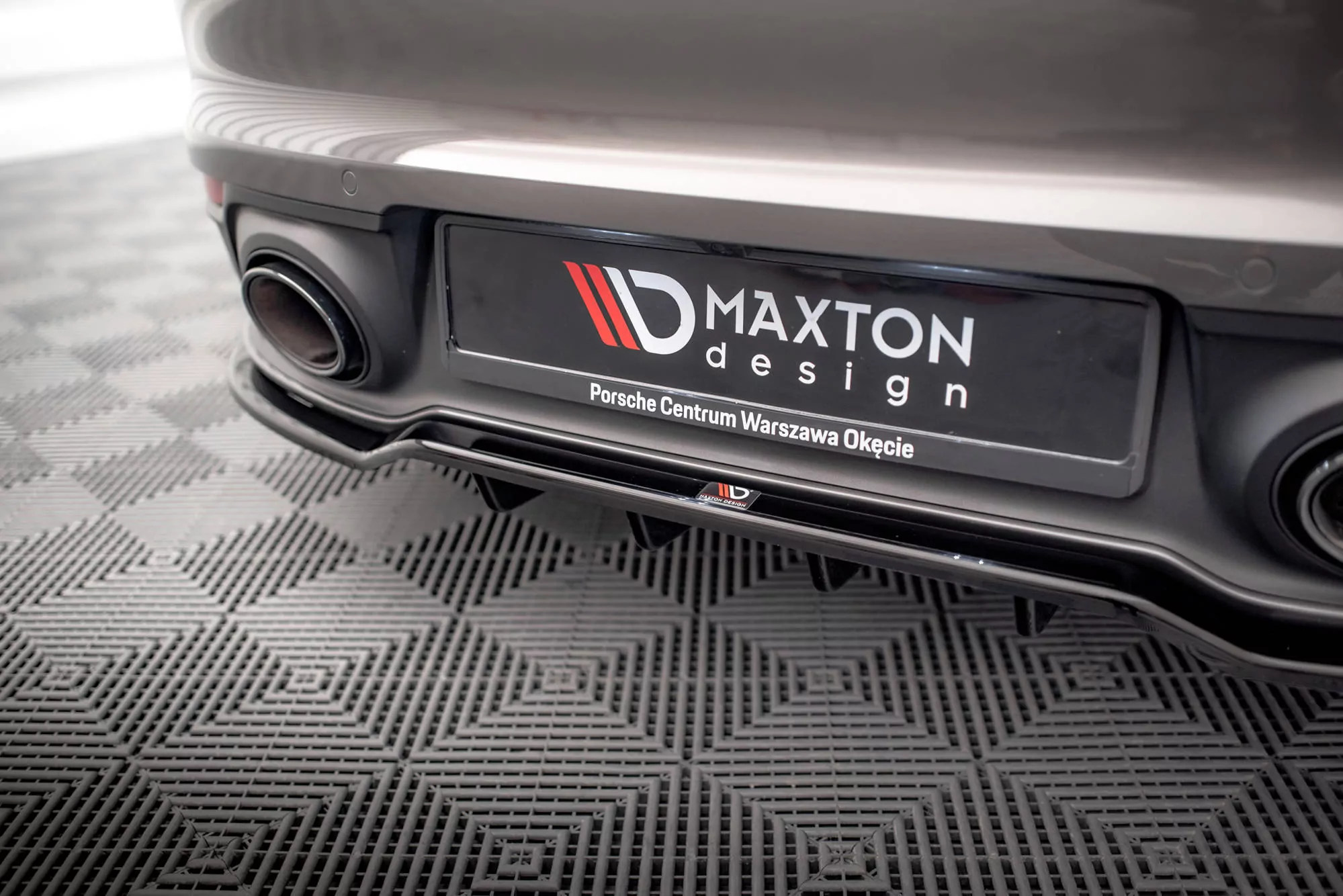 Hinten Splitter (mit Einem Vertikalem Balken) Porsche 911 Carrera 4S 992 Schwarz Hochglanz