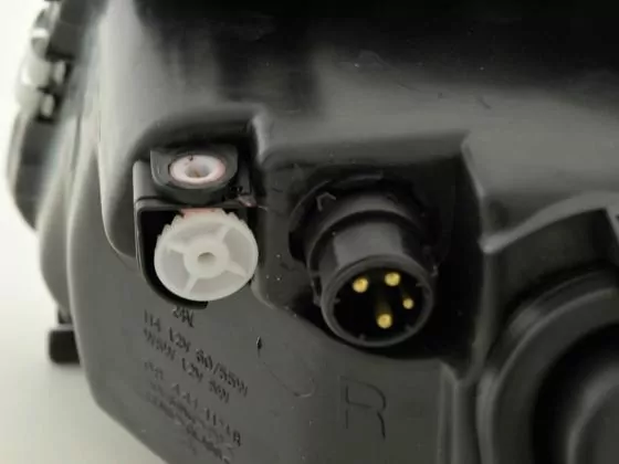 Verschleißteile Scheinwerfer rechts Audi A4 S4 Typ B5/8D Bj. 95-99