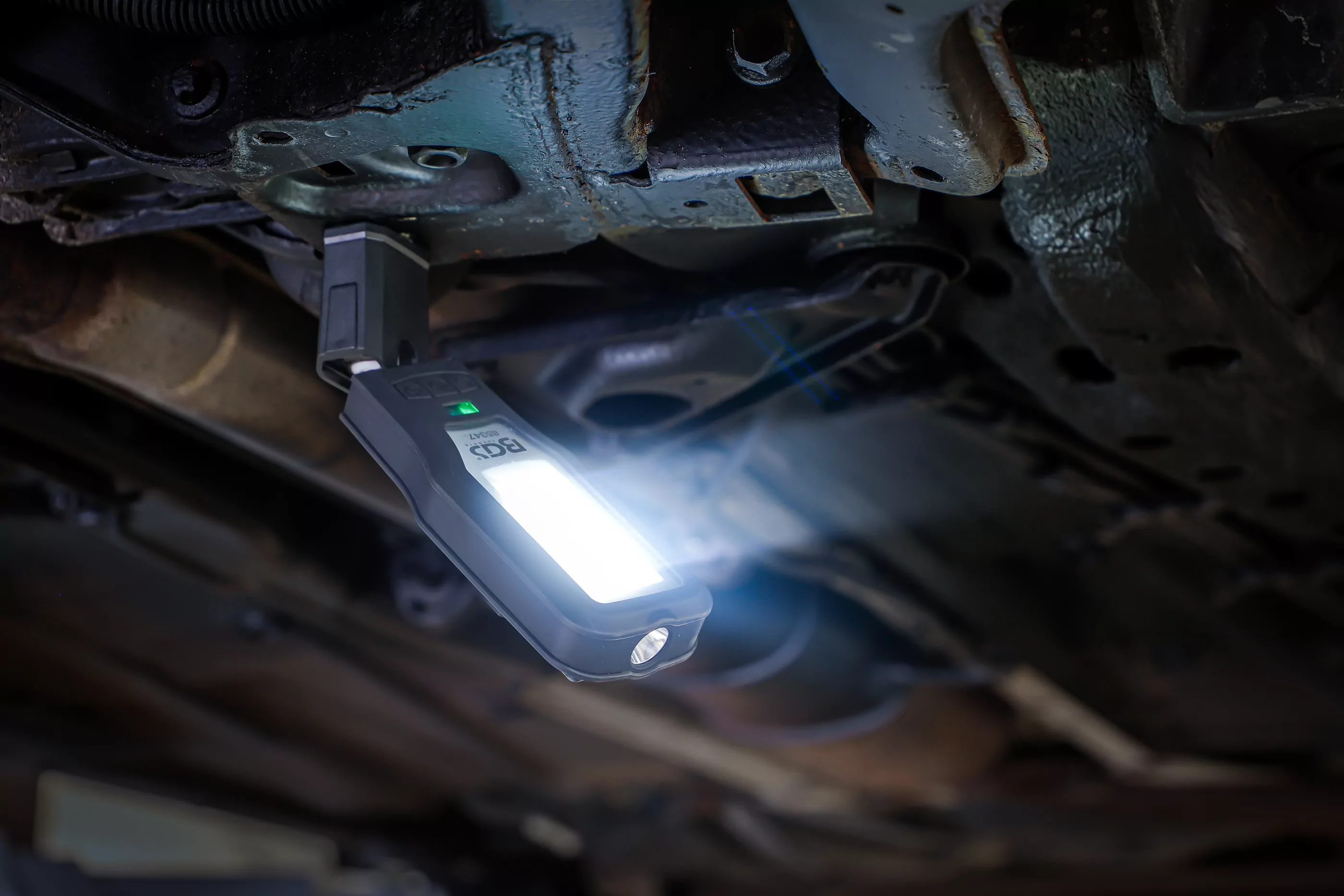 COB-LED Arbeits-Leuchte | klappbar | mit Ladestation