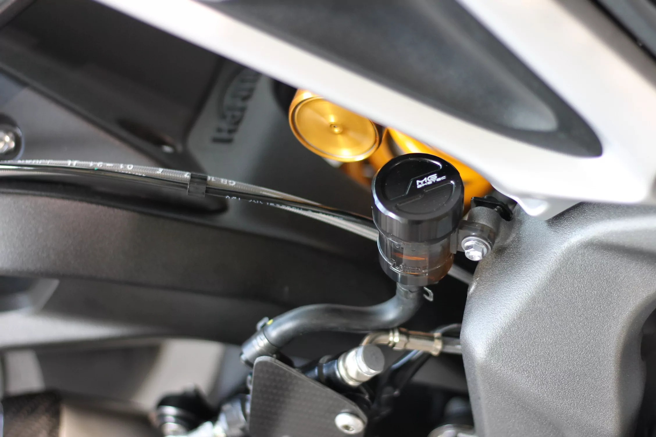 MG Biketec Behälterdeckel- Bremsflüssigkeit hinten für Yamaha MT-07 ab 2014-2016