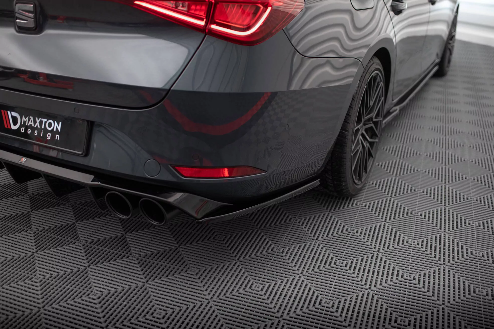 Heck Ansatz Flaps Diffusor V.2 Für Seat Leon ST FR Mk4 Schwarz Hochglanz