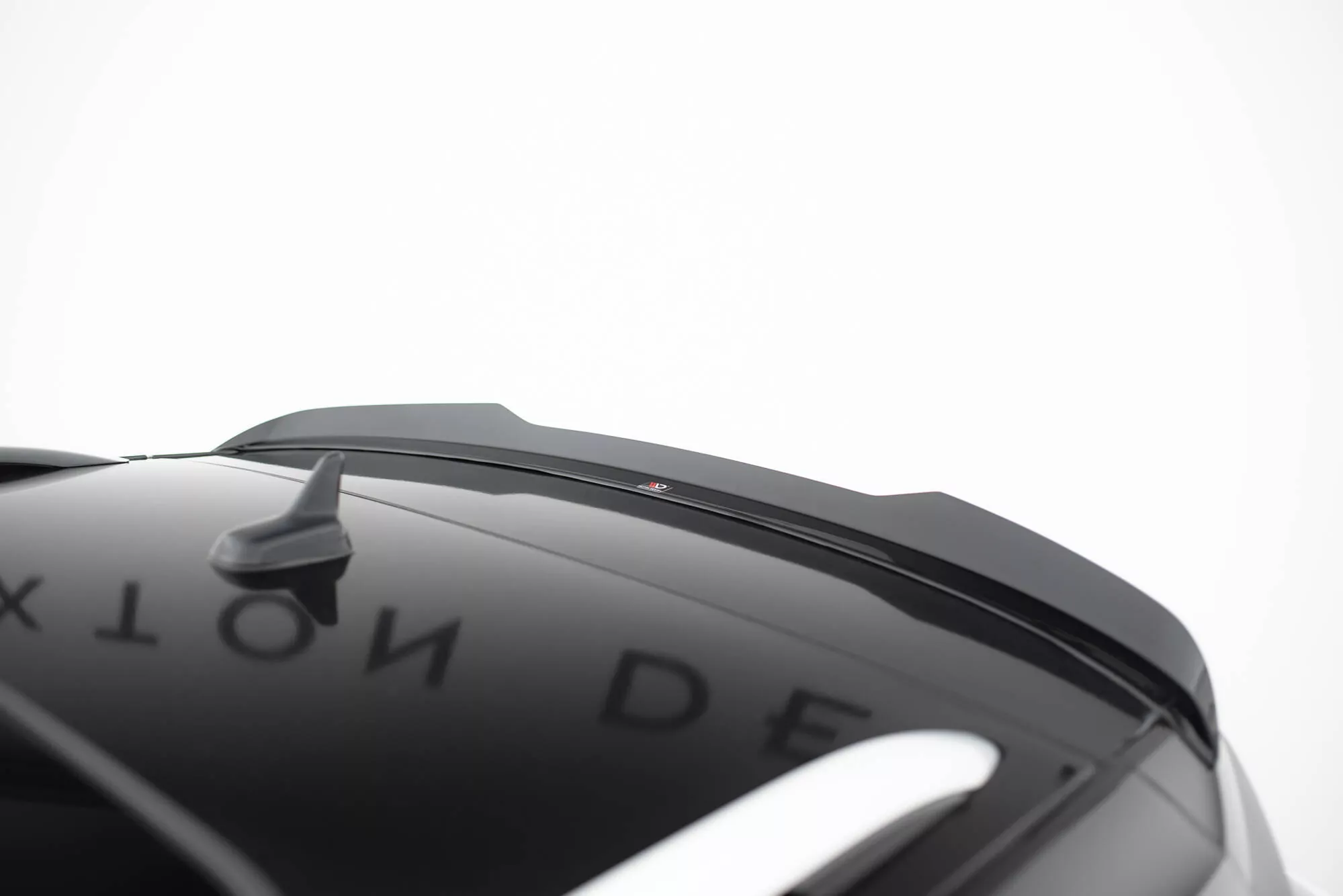 Spoiler CAP Für Volkswagen T-Roc R / R-Line Mk1 Facelift Schwarz Hochglanz