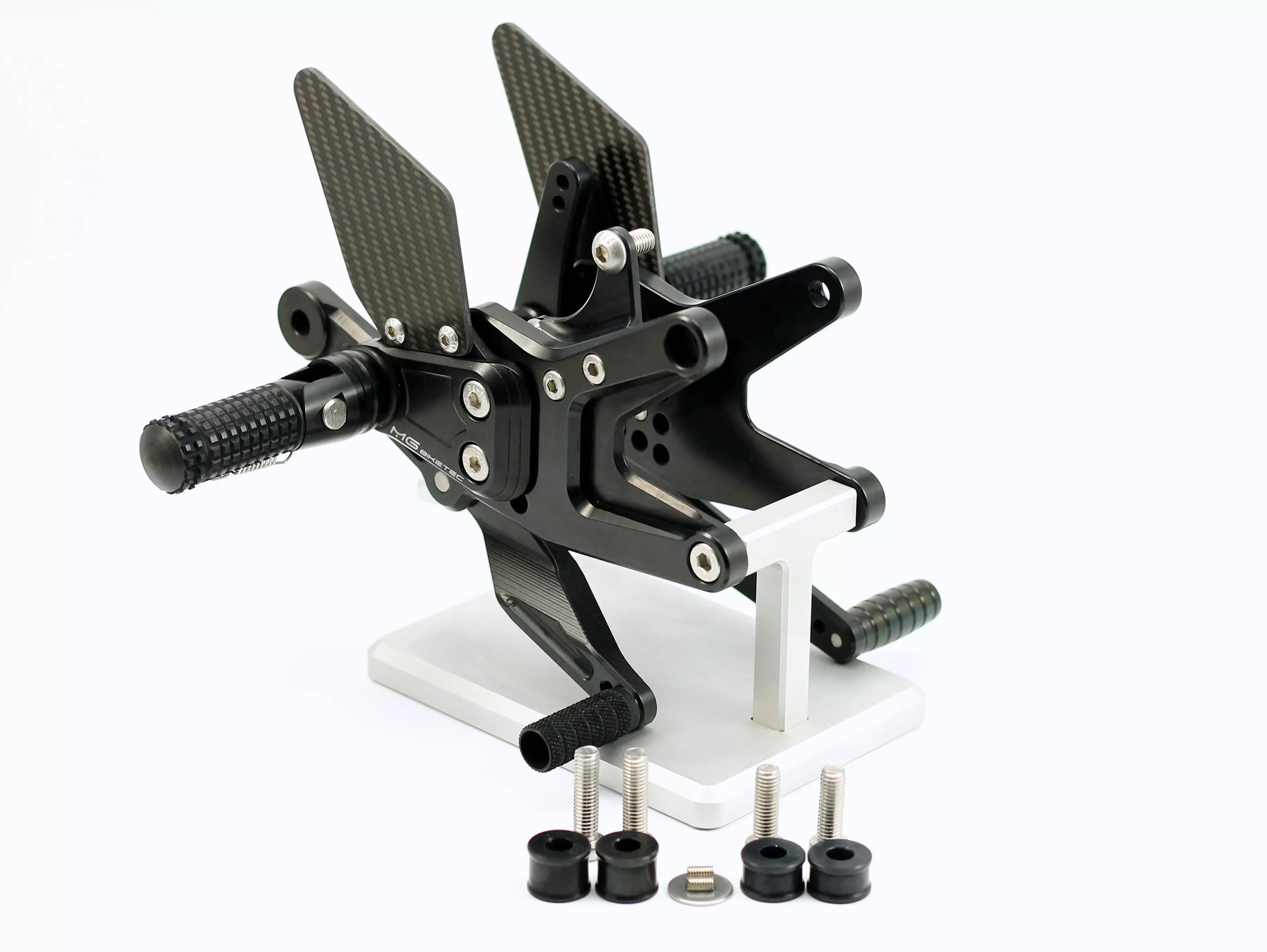 MG Biketec Sportfussrastenanlage / Rastenanlage / Fußrastenanlage mit ABE, gültig in D - A - CH für Triumph Street Triple 765 S / R / RS ab 2023