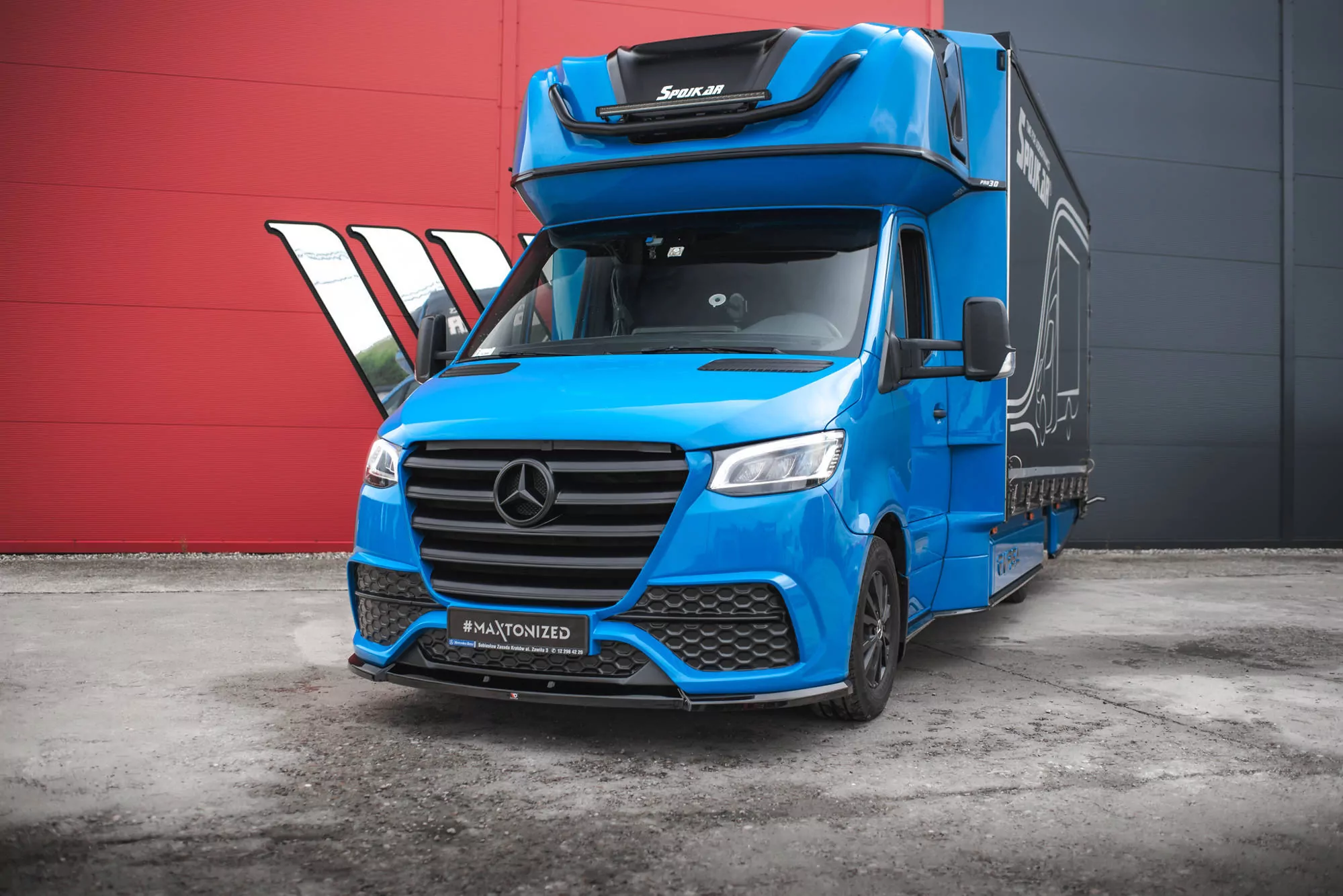 Die Vordere StoĂźstange Mercedes-Benz Sprinter Mk3