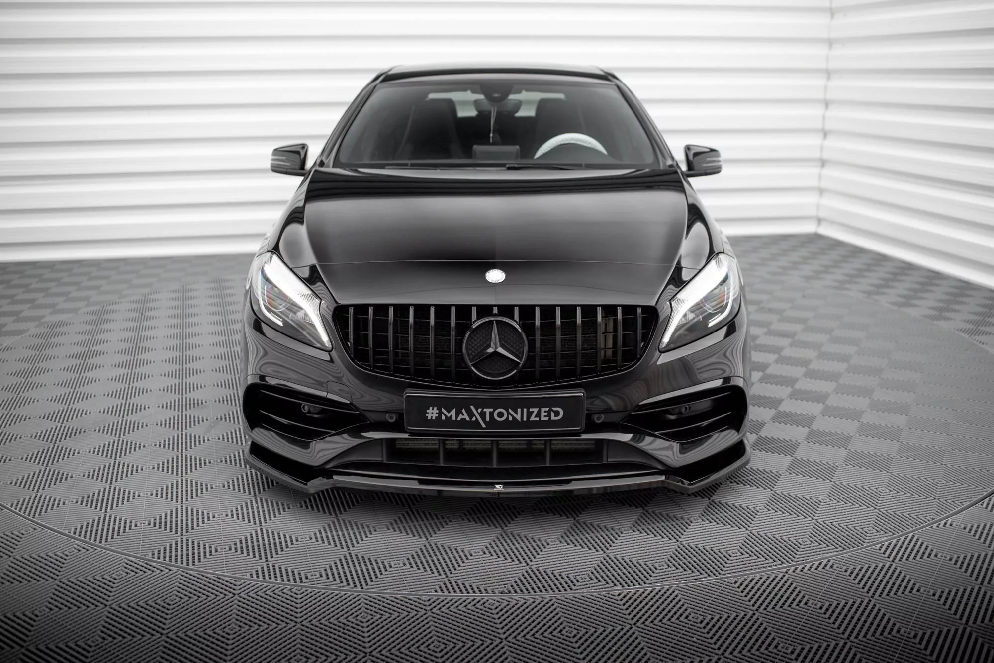 Front Ansatz V.1 Für Mercedes-Benz A AMG-Line W176 Facelift Schwarz Hochglanz