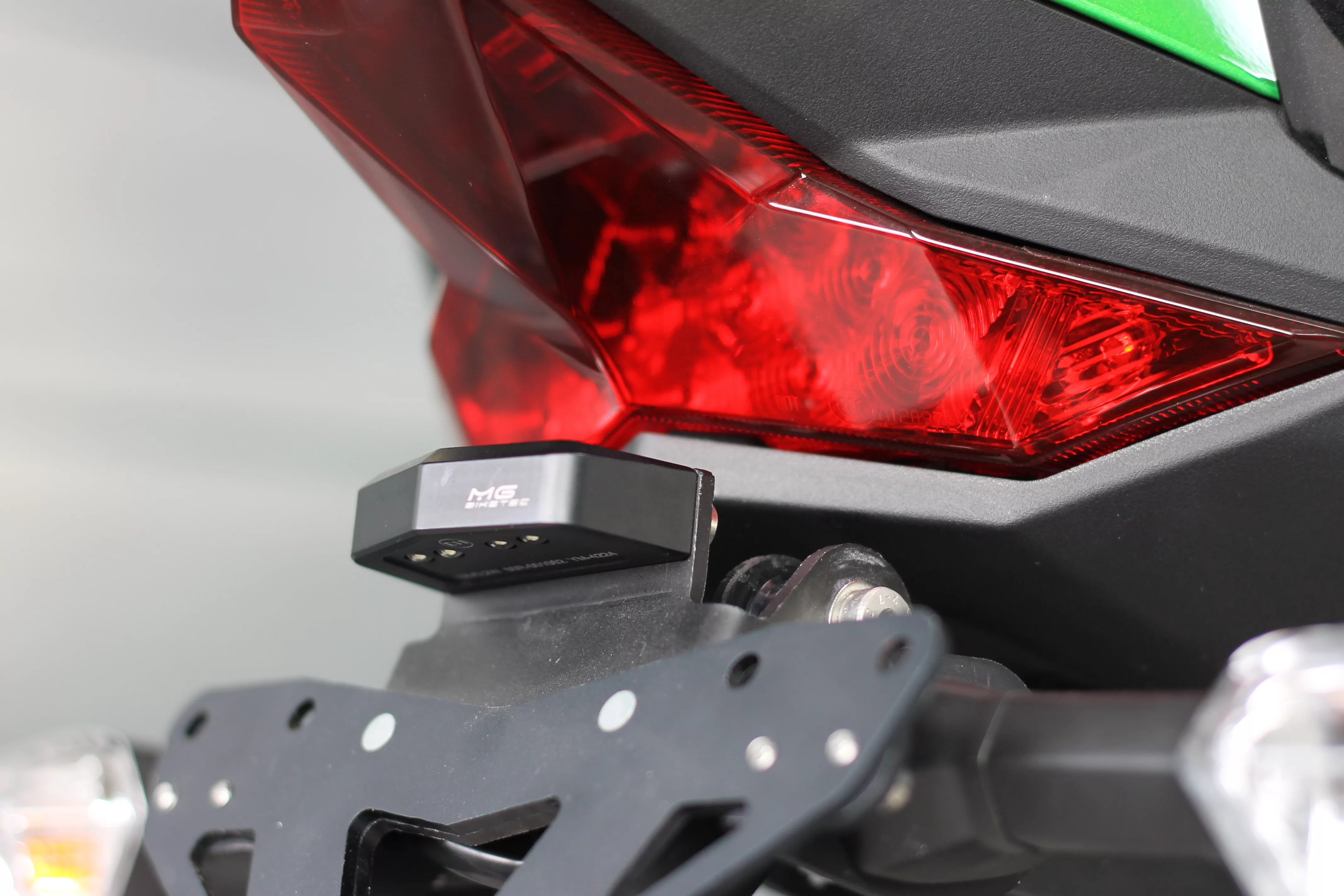 MG Biketec Kennzeichenhalter für Kawasaki Z 400 ab 2018