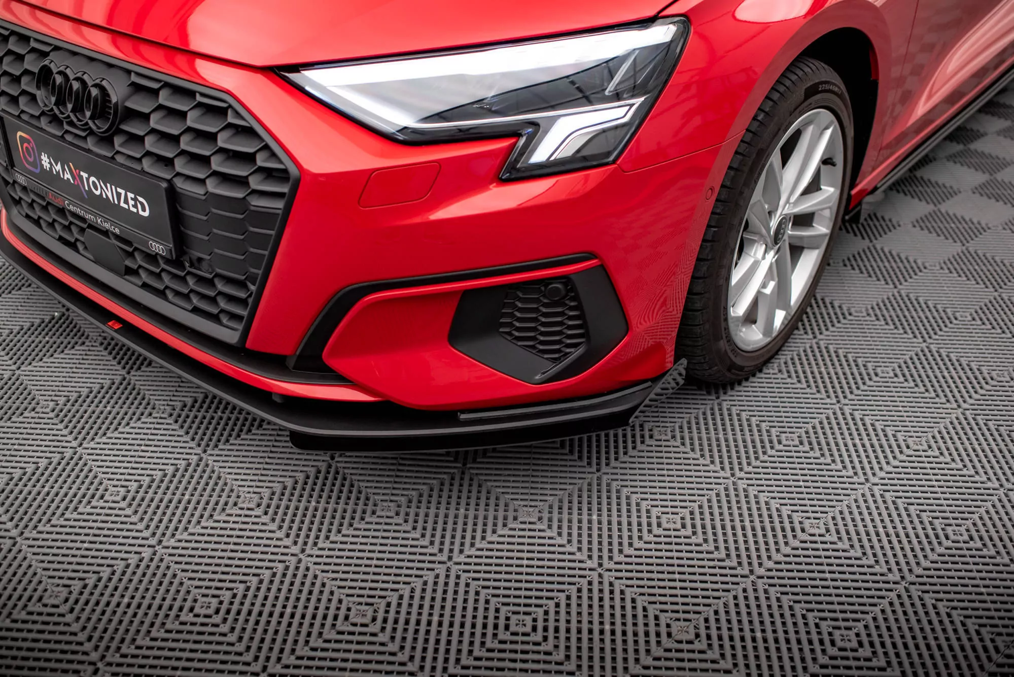 Street Pro Front Ansatz Für +Flaps Für + Flaps Audi A3 8Y Schwarz Hochglanz