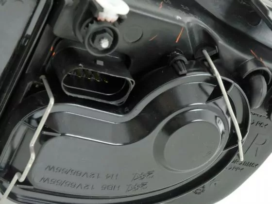 Scheinwerfer VW Bora Typ 1J  98-05 schwarz