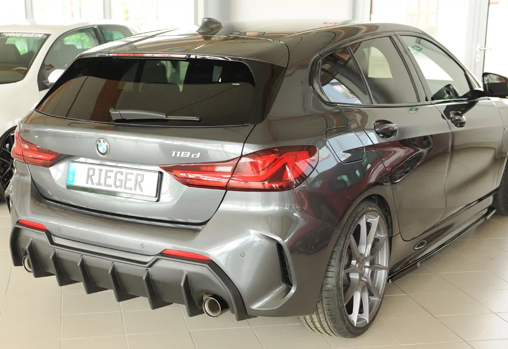 Rieger Heckeinsatz matt schwarz für BMW 1er F40  (F1H) Schrägheck / 4-tür. 07.19-