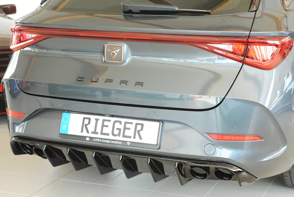 Rieger Heckeinsatz (für Fzg. mit AHK) glanz schwarz für Seat Leon (KL) 5-tür. (ST/Sportstourer) 09.20-06.24 (bis Facelift)