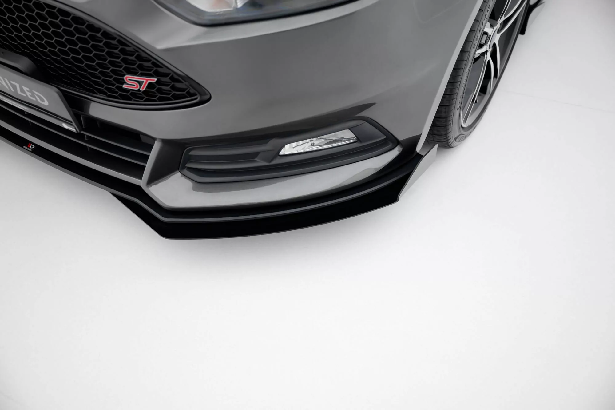 Street Pro Front Ansatz Für +Flaps Für + Flaps Ford Focus ST Mk3 Facelift Schwarz Hochglanz
