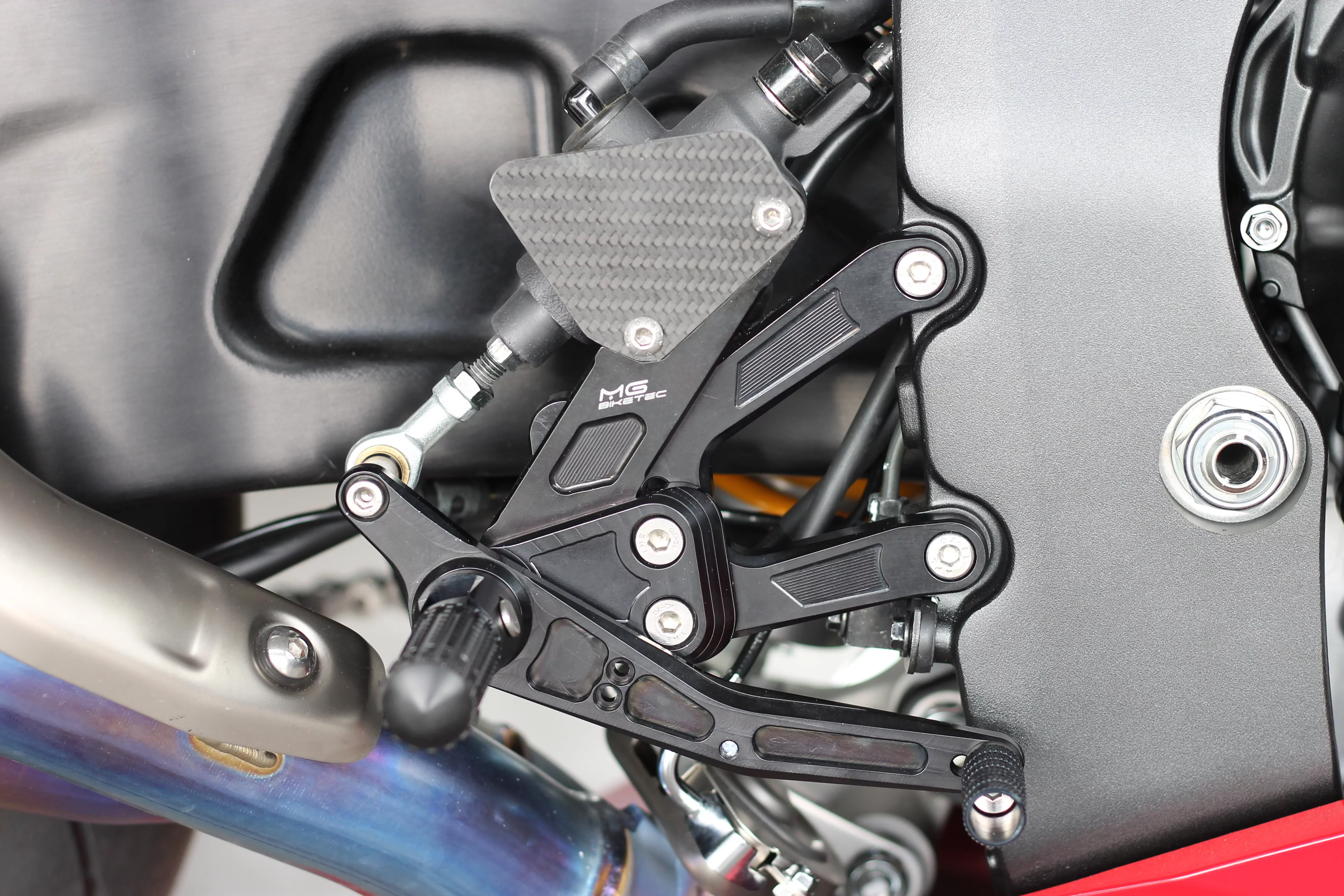 MG Biketec Sportfussrastenanlage / Rastenanlage / Fussrastenanlage mit ABE, gültig in D - A - CH für Honda CBR 1000 RR-R Fireblade SP ab 2020