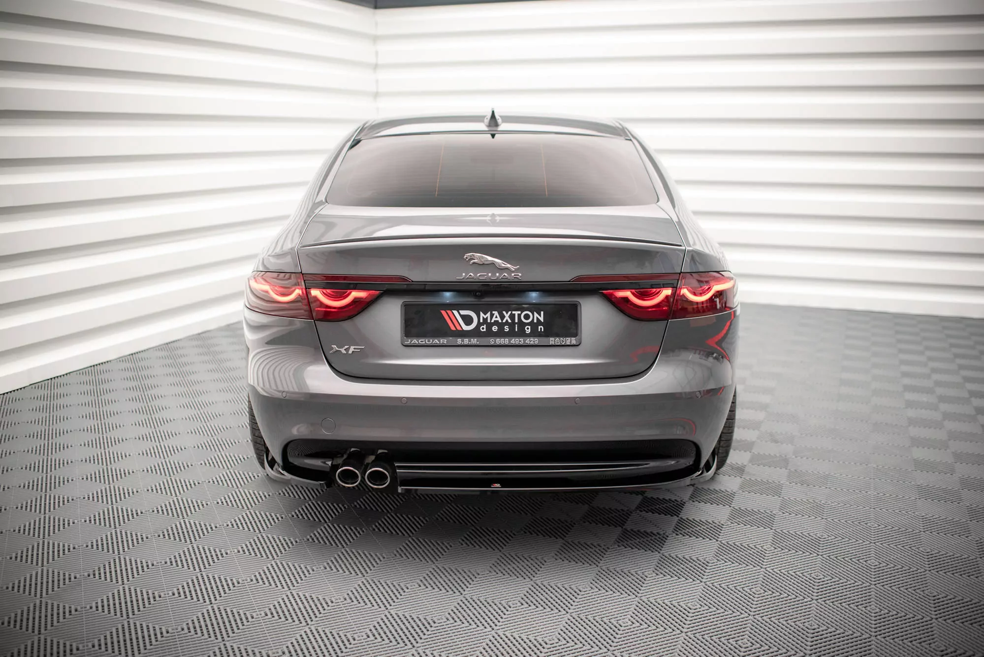 Heck Ansatz Flaps Diffusor Für Jaguar XF R-Sport Mk2 Schwarz Hochglanz