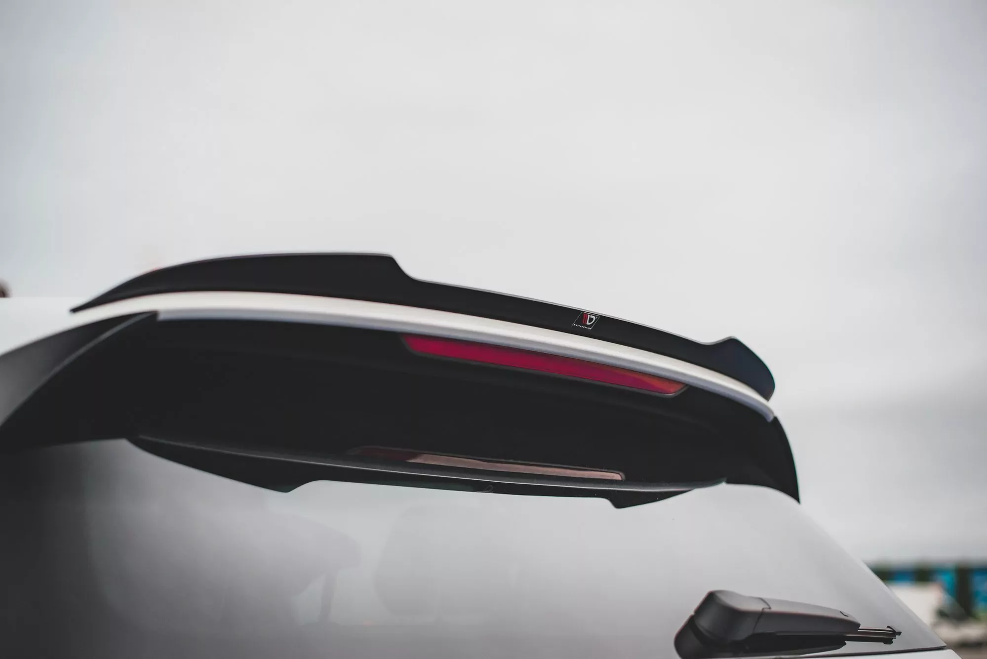 Spoiler CAP V.1 Für Volkswagen Golf GTI / GTE / GTD / R-Line / R Mk8 Schwarz Hochglanz