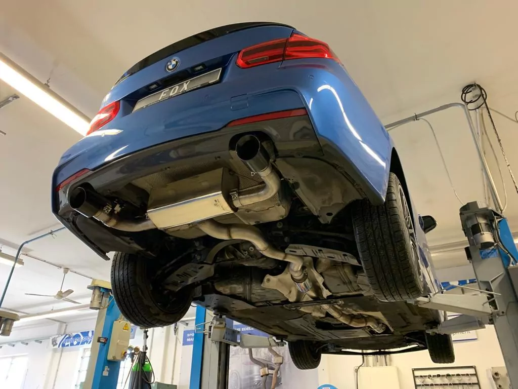 BMW F30/31 - 330i xDrive  Endschalldämpfer quer Ausgang rechts/links - 1x100 Typ 25 rechts/links Schwarz emalliert - mit Abgasklappe im linken Endrohr