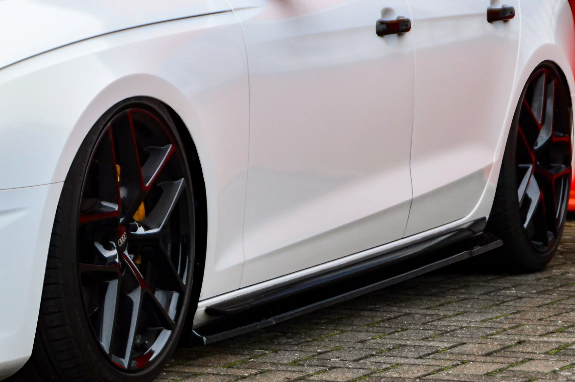 Seitenschweller mit Wing hinten für Audi A4 + S4 B9