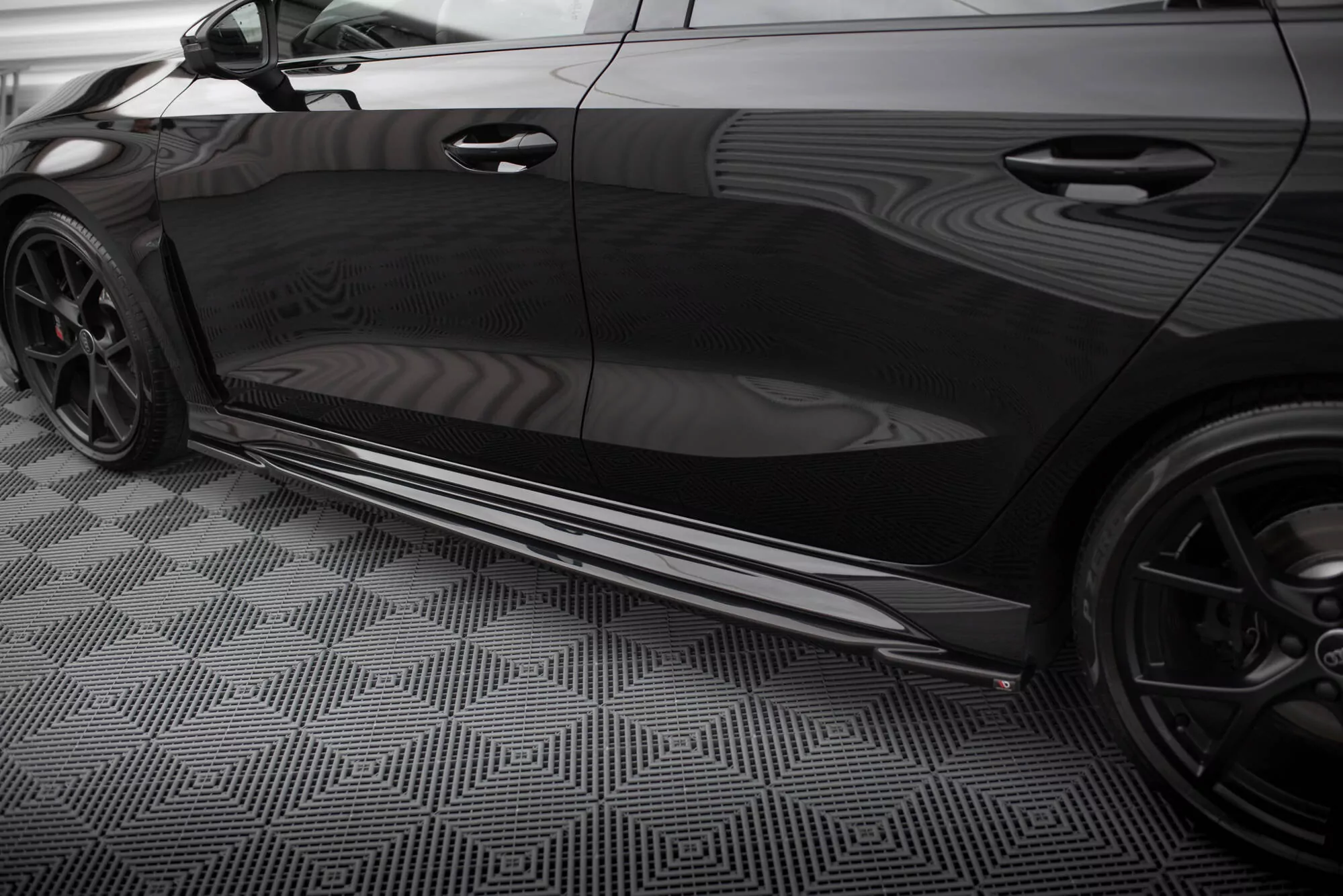 Seitenschweller Ansatz Für Audi RS3 Limousine 8Y Schwarz Hochglanz