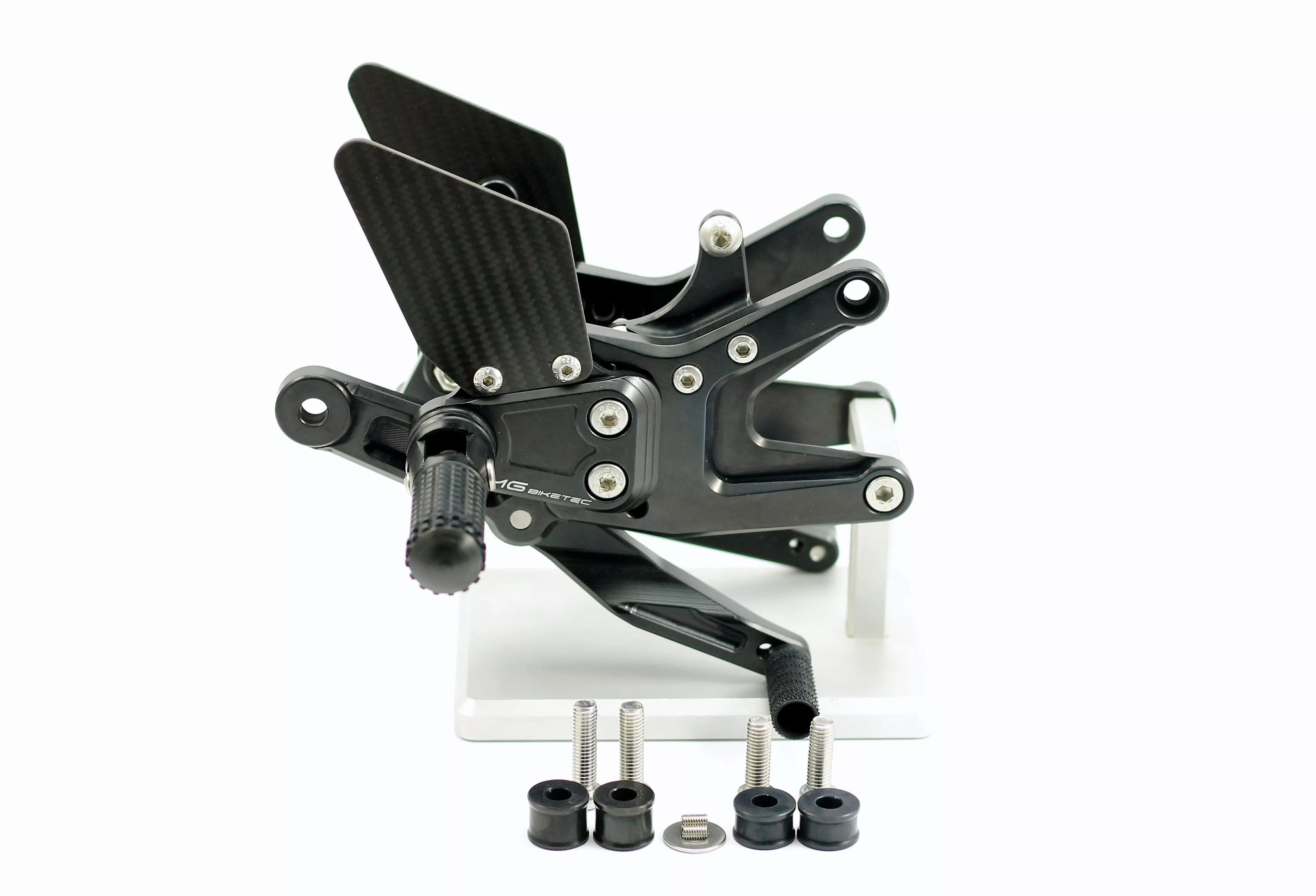 MG Biketec Sportfussrastenanlage / Rastenanlage / Fußrastenanlage mit ABE, gültig in D - A - CH für Triumph Street Triple 765 S / R / RS ab 2023