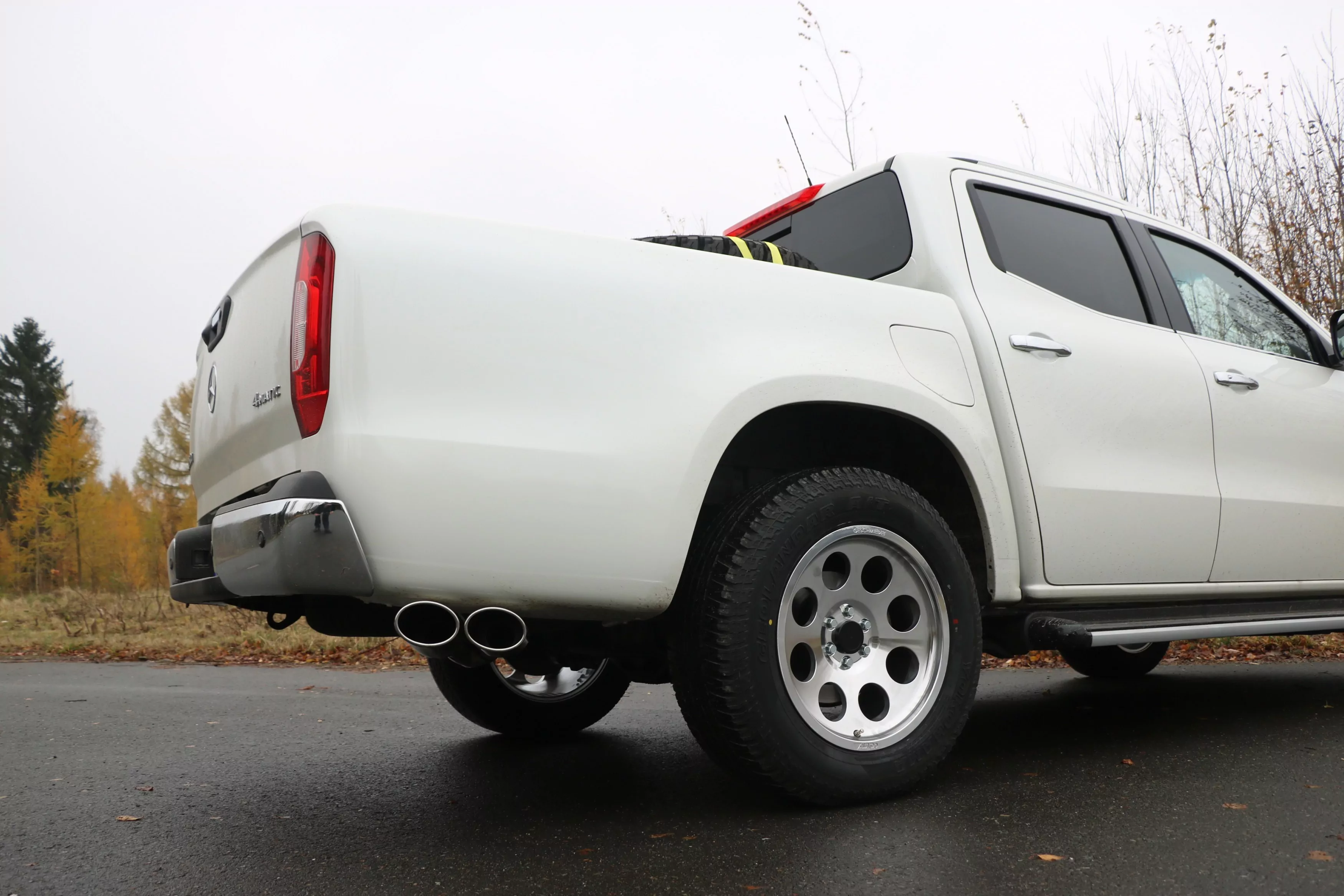 Mercedes X-Klasse 4matic  Endrohrsystem Ausgang rechts am Fahrzeug - 2x115x85 Typ 38 rechts