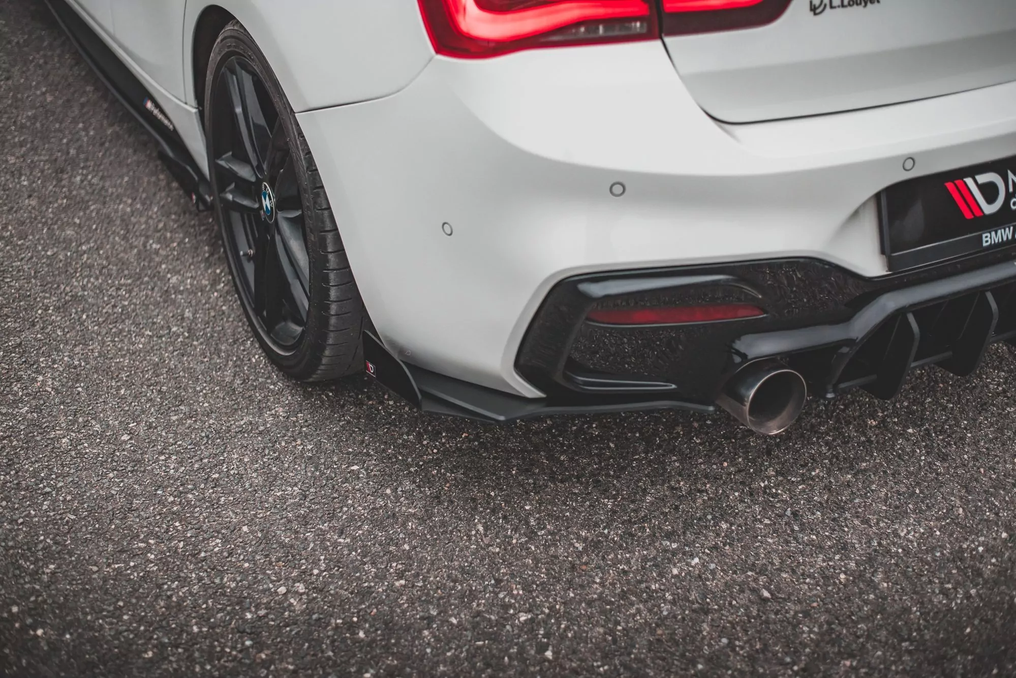 Robuste Racing Heck Ansatz Flaps Diffusor V.3 +Flaps Für BMW 1er F20 M-Paket Facelift / M140i  Schwarz Hochglanz