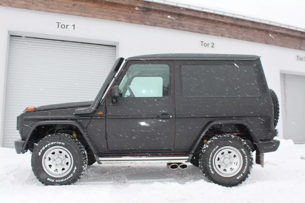 Mercedes G-Klasse - 463 (mit Trittbrett)  Endschalldämpfer Ausgang seitlich - 2x115x85 Typ 38 (2x nach links abgeschrägt)