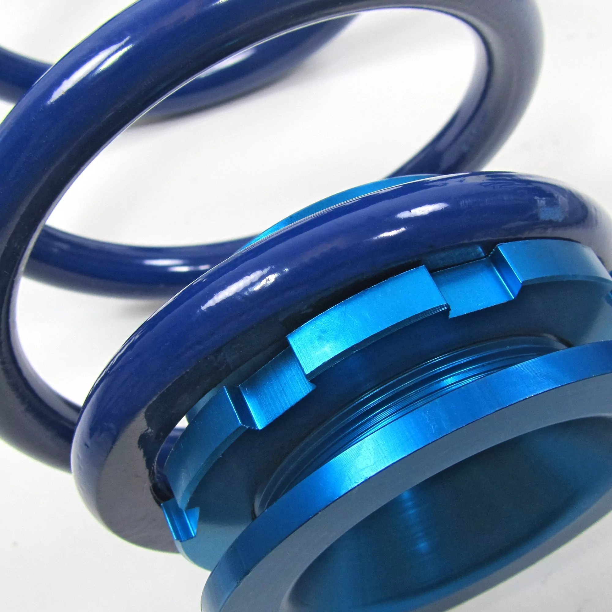 BlueLine Gewindefahrwerk passend für VW Golf 6 Plus und Variant 1.9TDi / DSG, 2.0TDi / DSG 