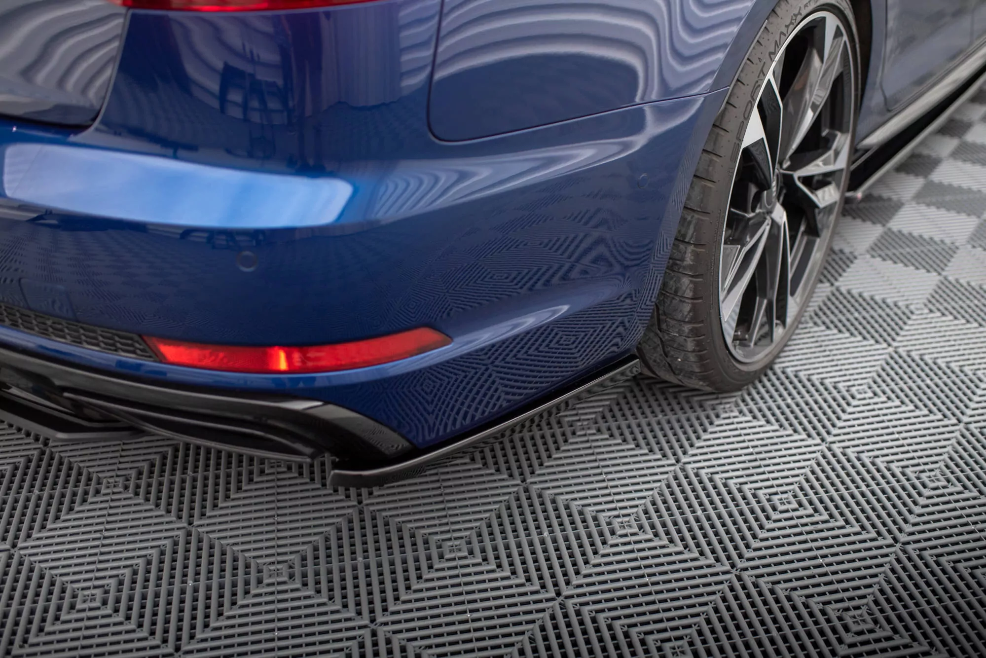Heck Ansatz Flaps Diffusor Für Audi A4 Competition B9  Schwarz Hochglanz