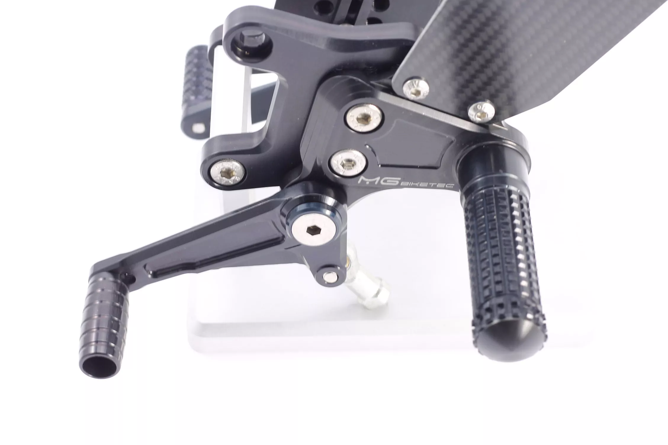 MG Biketec Sportfussrastenanlage / Rastenanlage / Fußrastenanlage mit ABE, gültig in D - A - CH für Aprilia RSV4 1100 / Factory ab 2021