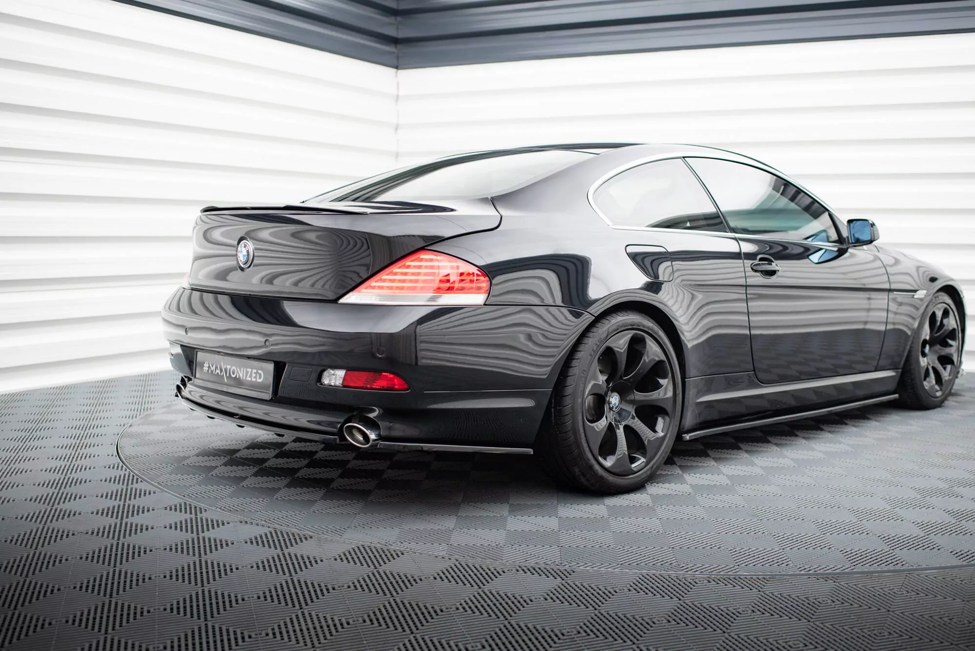 Hinten Splitter (mit Einem Vertikalem Balken) BMW 6er Coupe / Cabrio E63 / E64 Schwarz Hochglanz