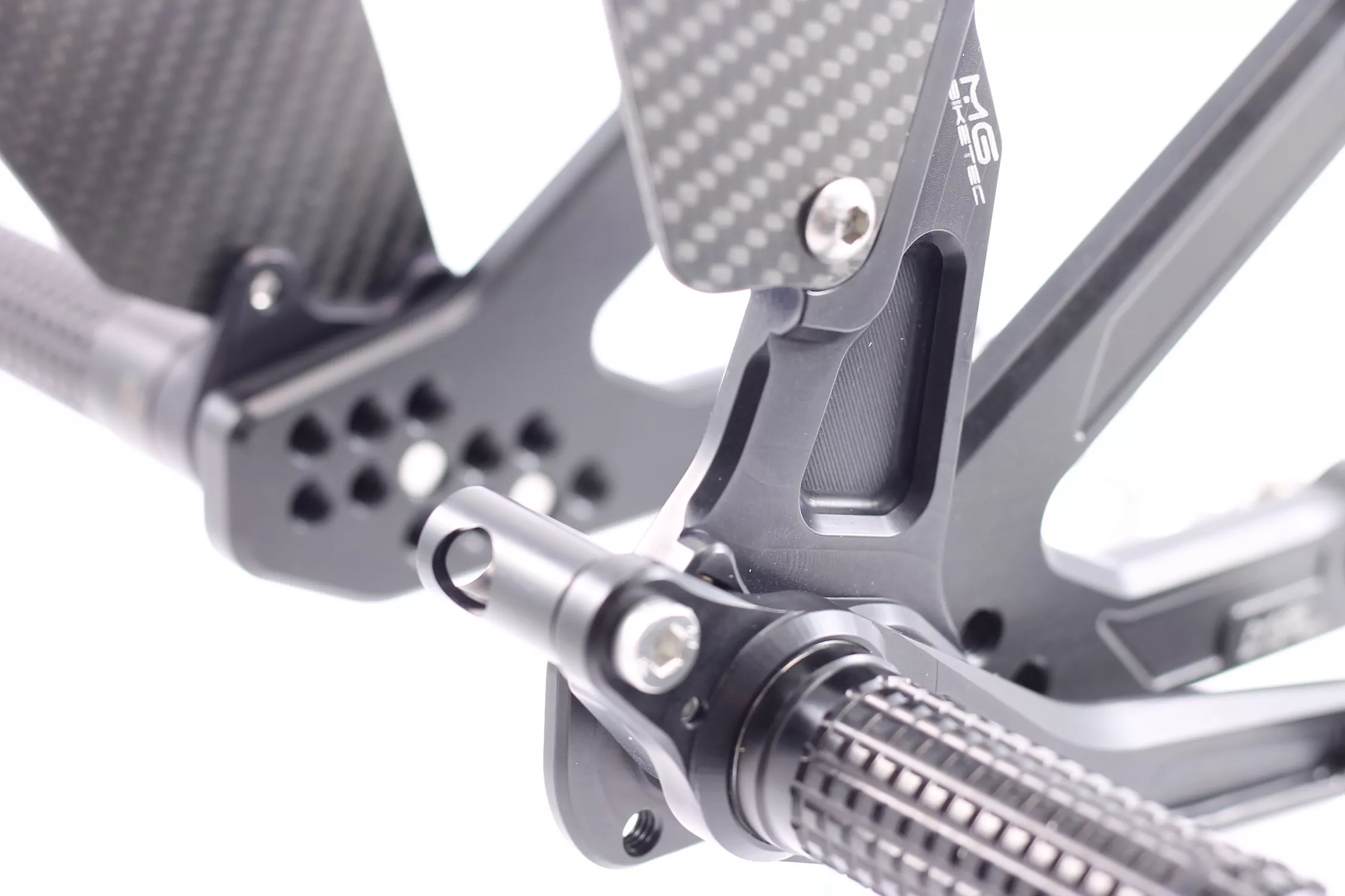 MG Biketec Sportfussrastenanlage / Rastenanlage / Fußrastenanlage mit ABE, gültig in D - A - CH für Yamaha YZF-R1 ab 2015-2016