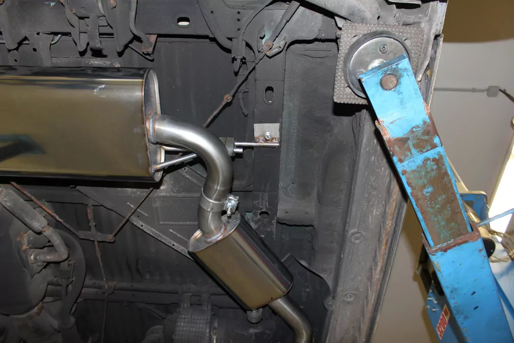 VW T4 - 2,5l TDI  Sidepipe bestehend aus End- und Vorschalldämpfer mit Ausgang an der Fahrerseite - 2x106x71 Typ 38