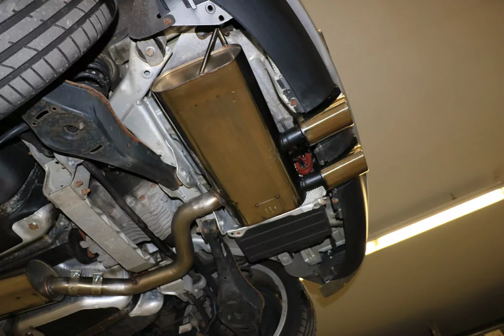 VW Golf V R32  Endschalldämpfer Ausgang mittig - 2x100 Typ 16