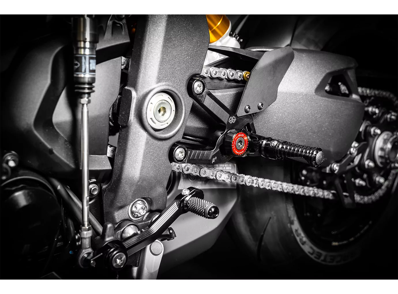 GILLES MUE2 Fußrastenanlage für Triumph Street Triple RR/RS Modelljahr 2022-