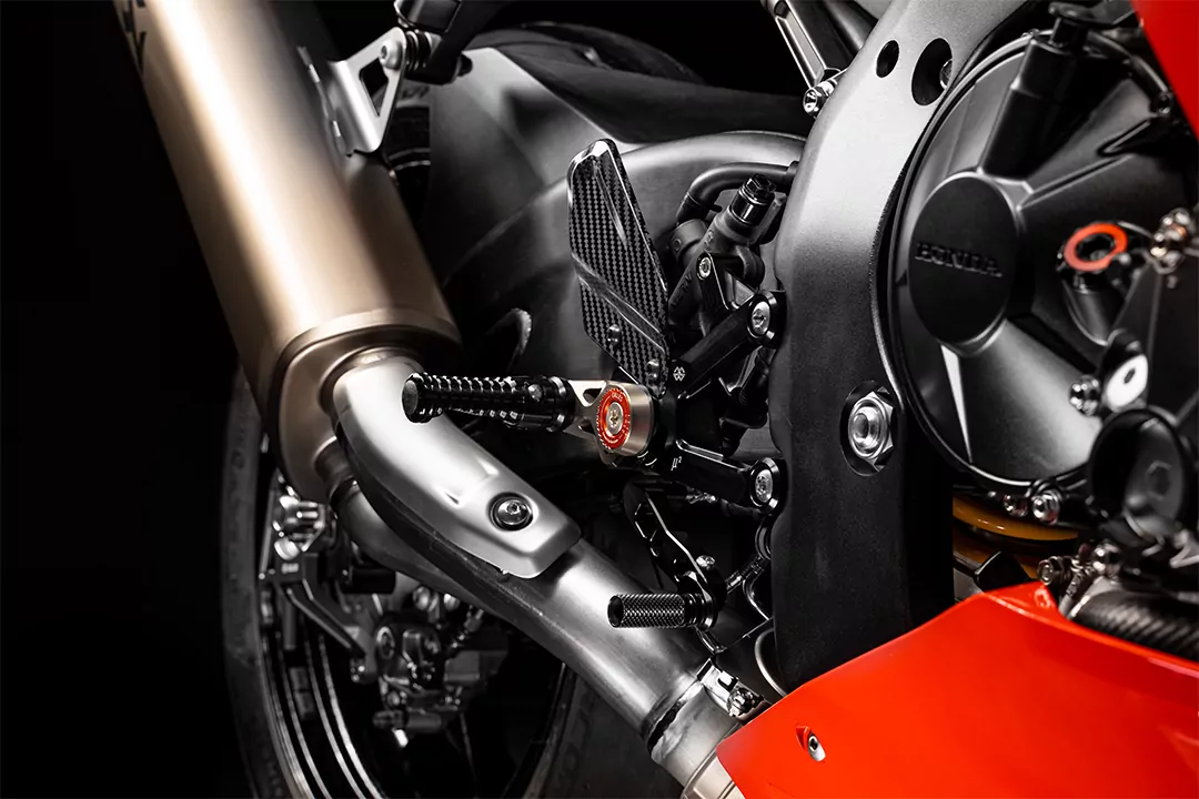 GILLES MUE2 Fußrastenanlage für Honda CBR 1000 RR-R Modelljahr 2020-