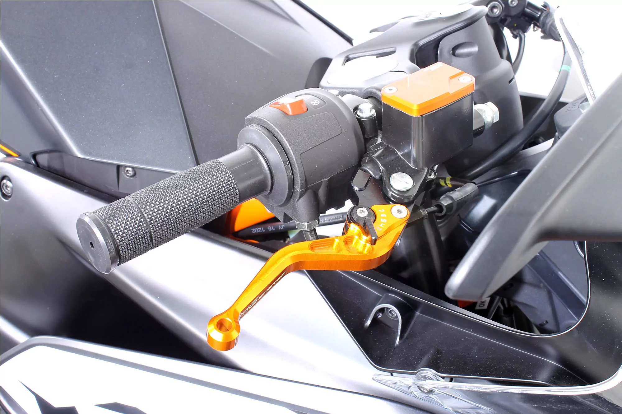 MG Biketec Behälterdeckel- Bremsflüssigkeit vorne für KTM 125 Duke ab 2011-2016