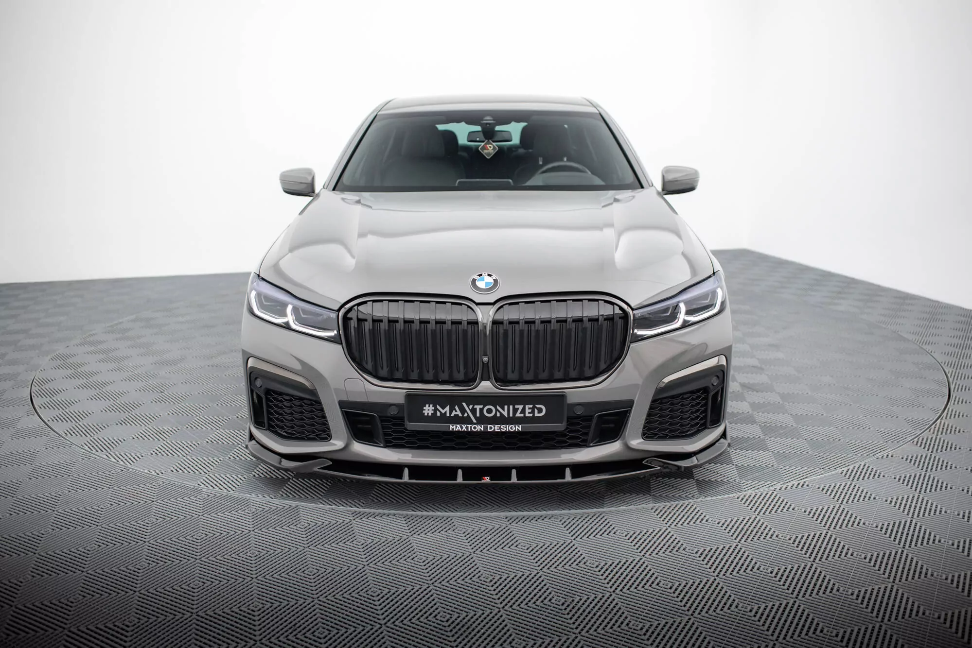 Front Ansatz V.5 Für BMW 7 M-Paket G11 / G12 Facelift Schwarz Hochglanz