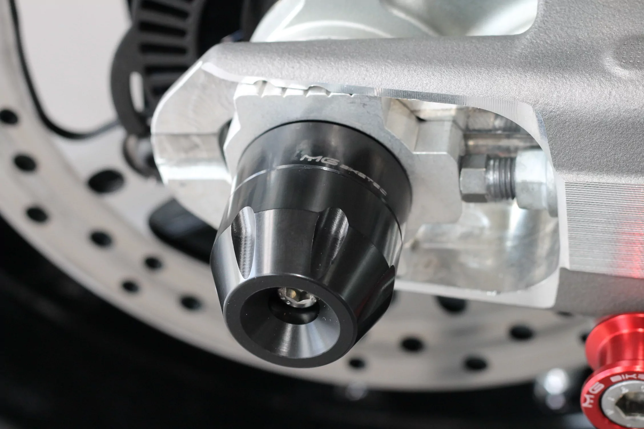 MG Biketec Sturzprotektoren / Protektor - Schwinge für KTM 690 Enduro ab 2008