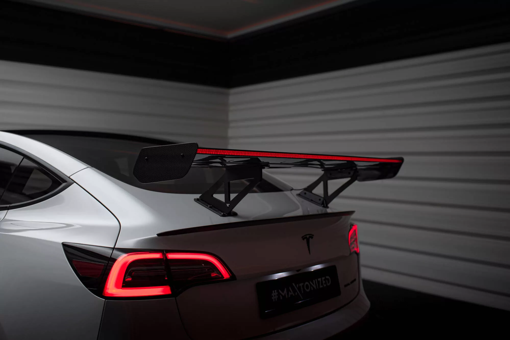Carbon Spoiler + LED Tesla Model 3
