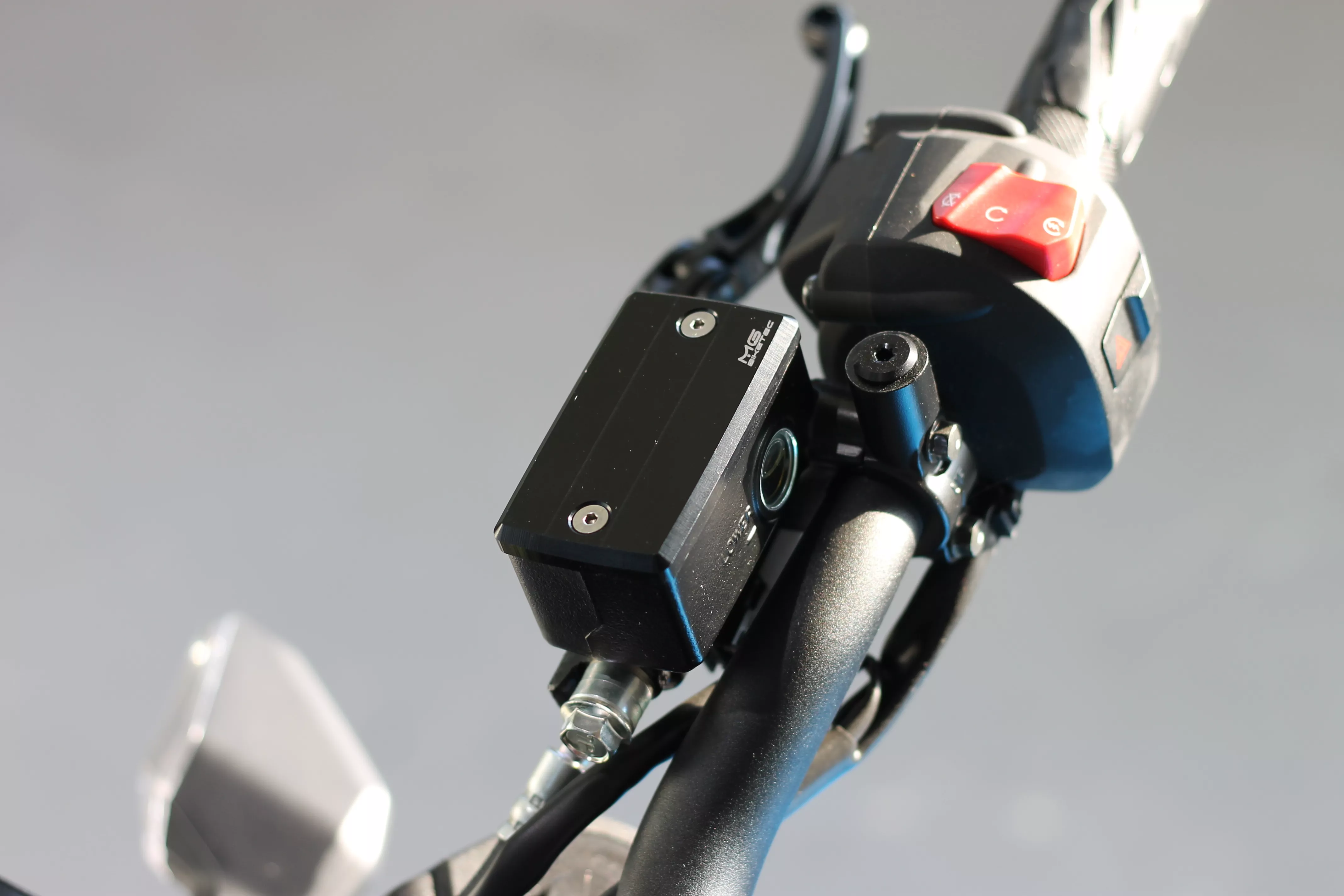 MG Biketec Behälterdeckel- Bremsflüssigkeit vorne für Suzuki GSX 1300 Hayabusa ab 2008-2019