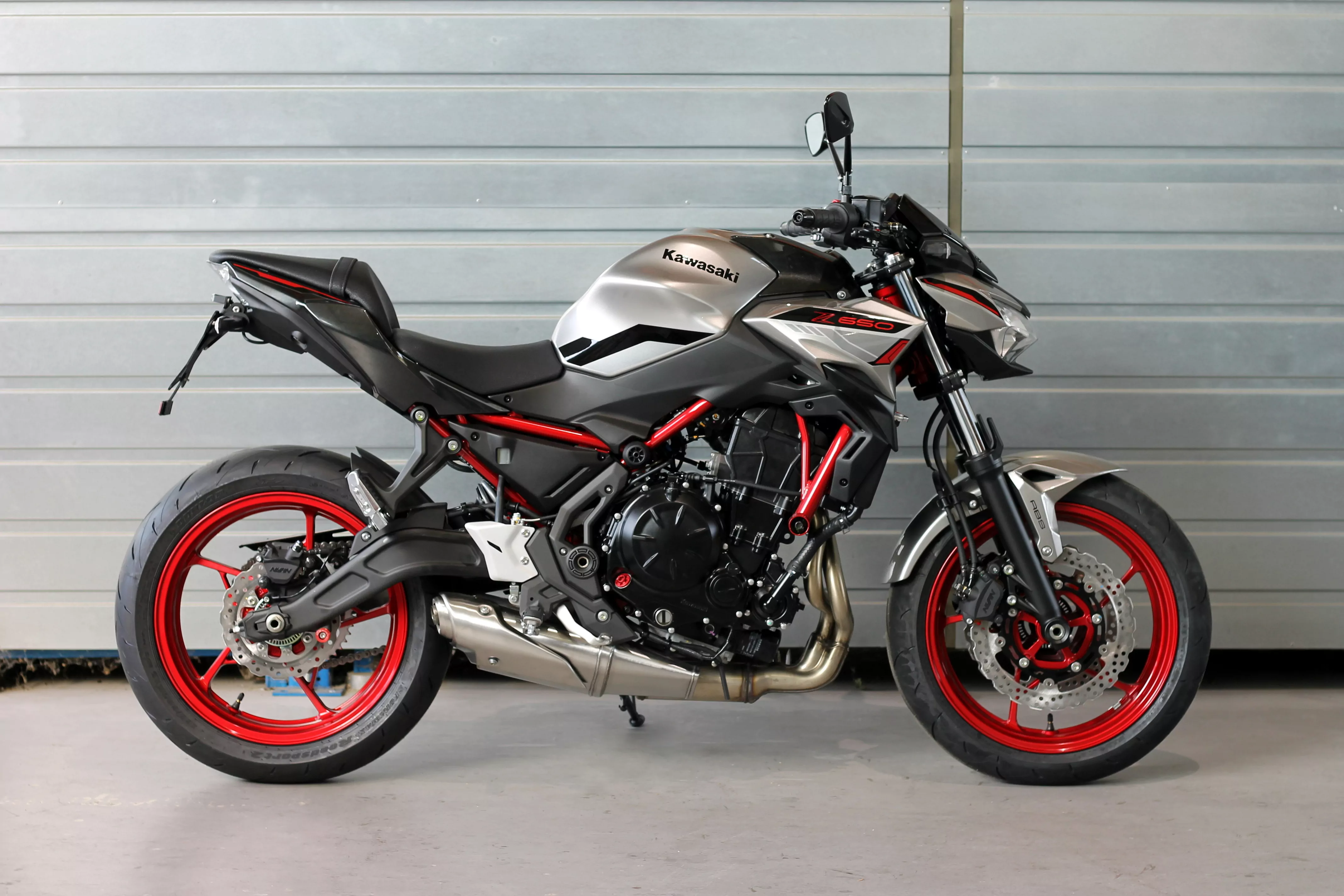 MG Biketec Kennzeichenhalter für Kawasaki Z 650 ab 2023