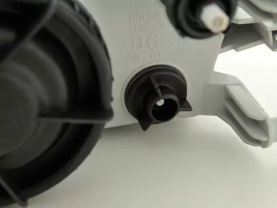 Verschleißteile Scheinwerfer rechts Mitsubishi Carisma (Typ DA0) Bj. 95-99