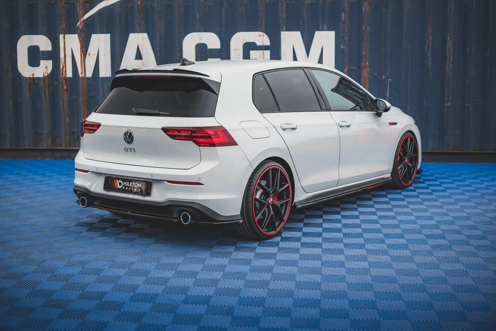 Spoiler CAP V.1 Für Volkswagen Golf GTI / GTE / GTD / R-Line / R Mk8 Schwarz Hochglanz