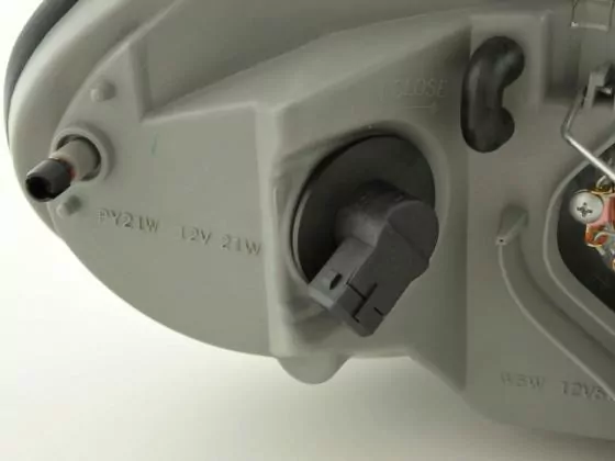 Verschleißteile Scheinwerfer links Ford Mondeo Bj. 96-00