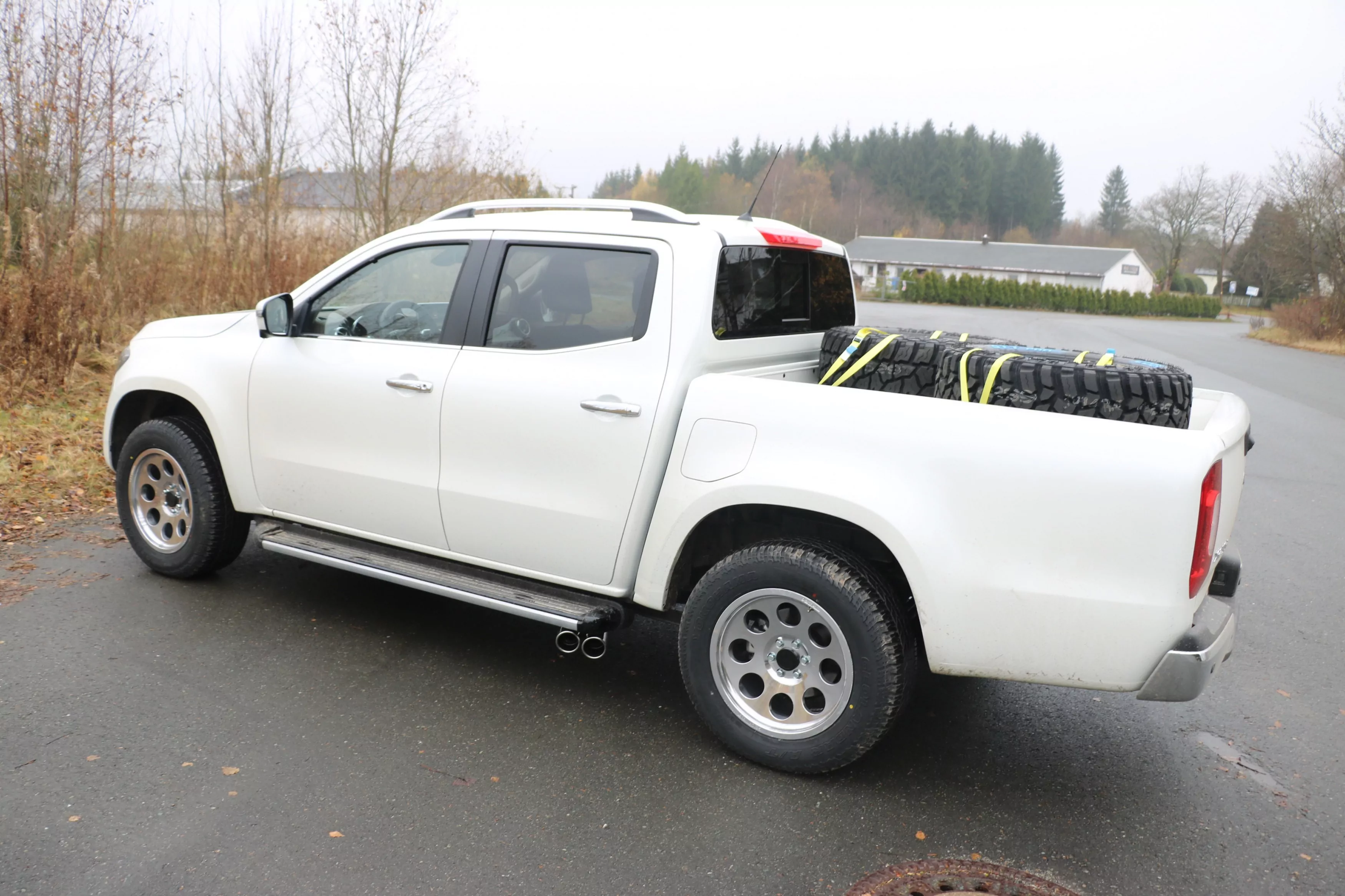 Mercedes X-Klasse 4matic  Endrohrsystem Ausgang seitlich rechts und links am Fahrzeug - 2x90 Typ 16 rechts/links