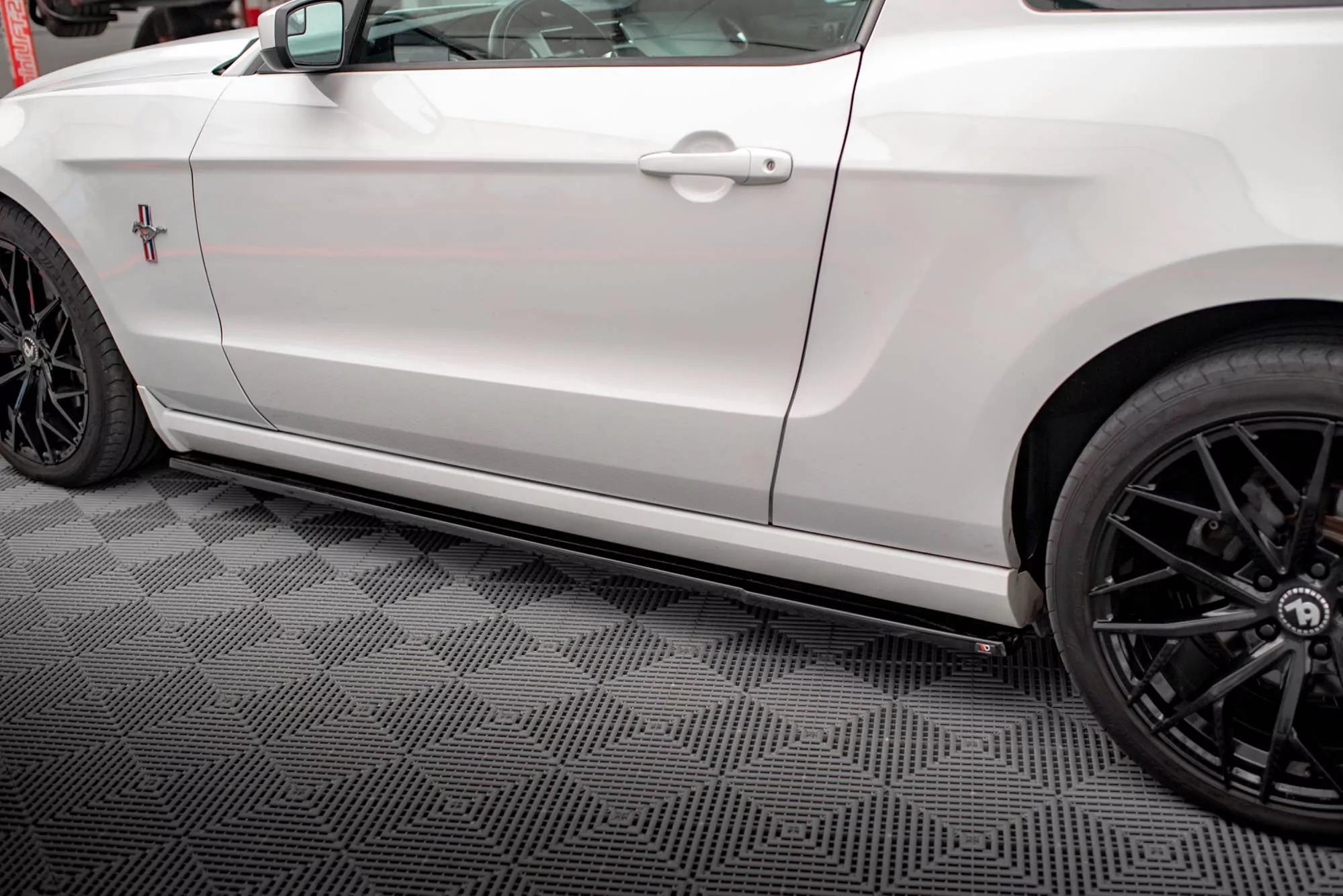 Seitenschweller Ansatz Für Ford Mustang Mk5 Facelift Schwarz Hochglanz