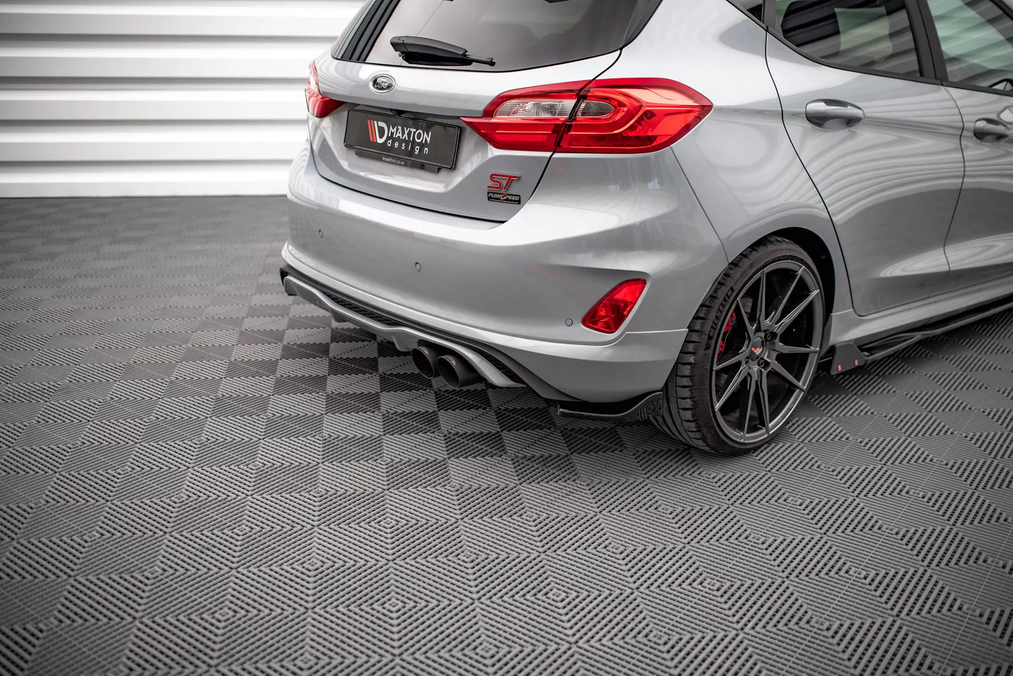 Heck Ansatz Flaps Diffusor V.1 Für Ford Fiesta ST Mk8 Schwarz Hochglanz