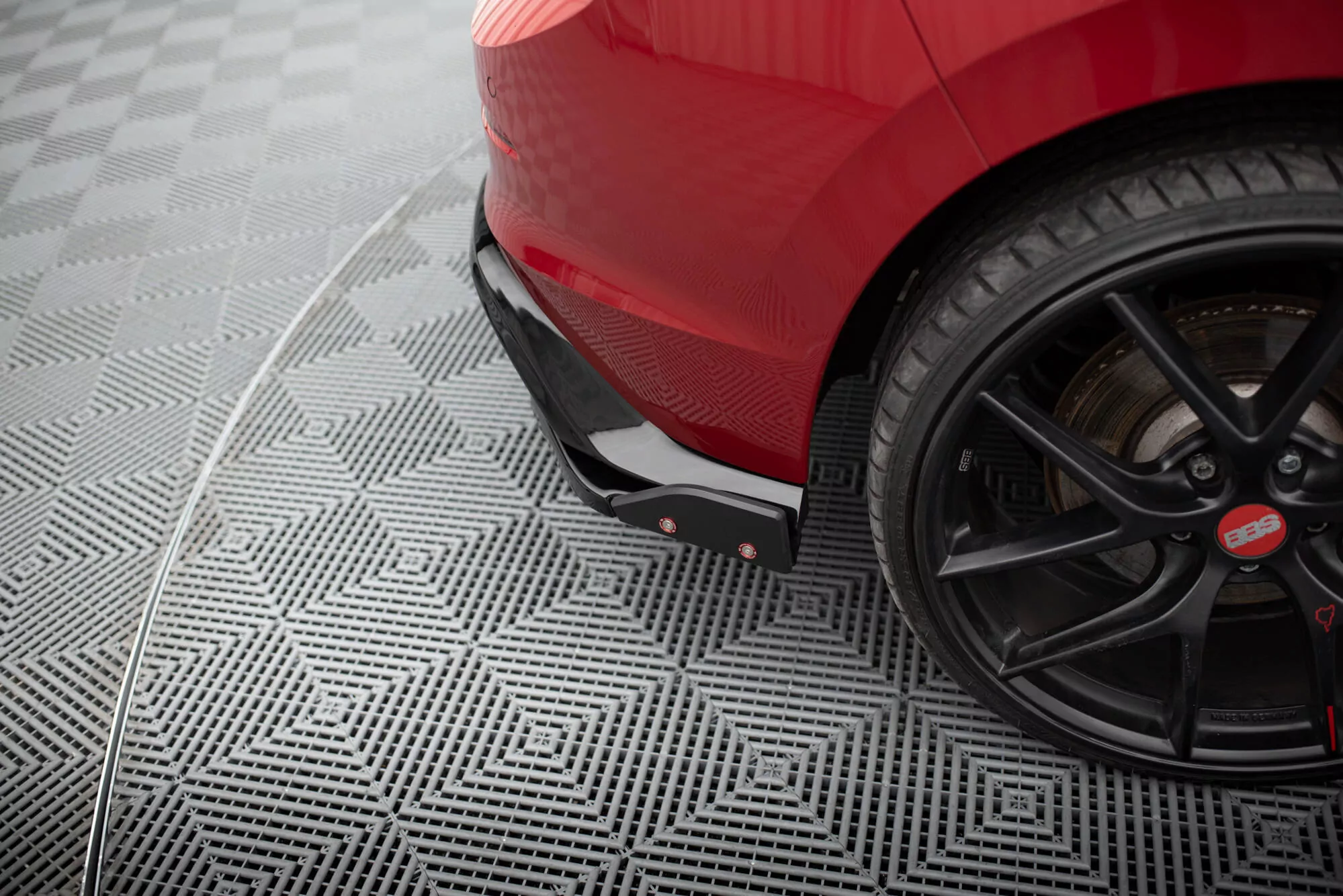Heck Ansatz Flaps Diffusor V.2 +Flaps Für Volkswagen Golf GTI / GTE Mk8