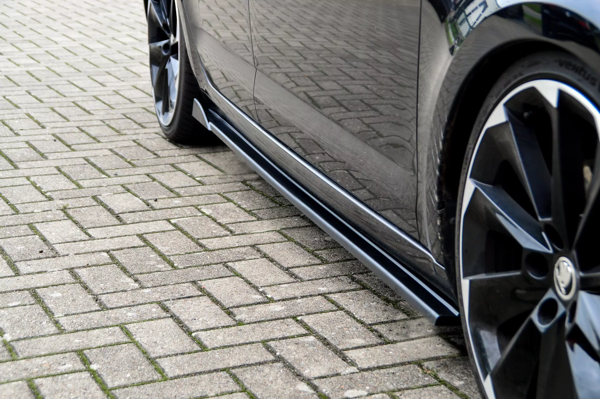 CUP Seitenschweller mit Wing für Skoda Octavia RS 5E