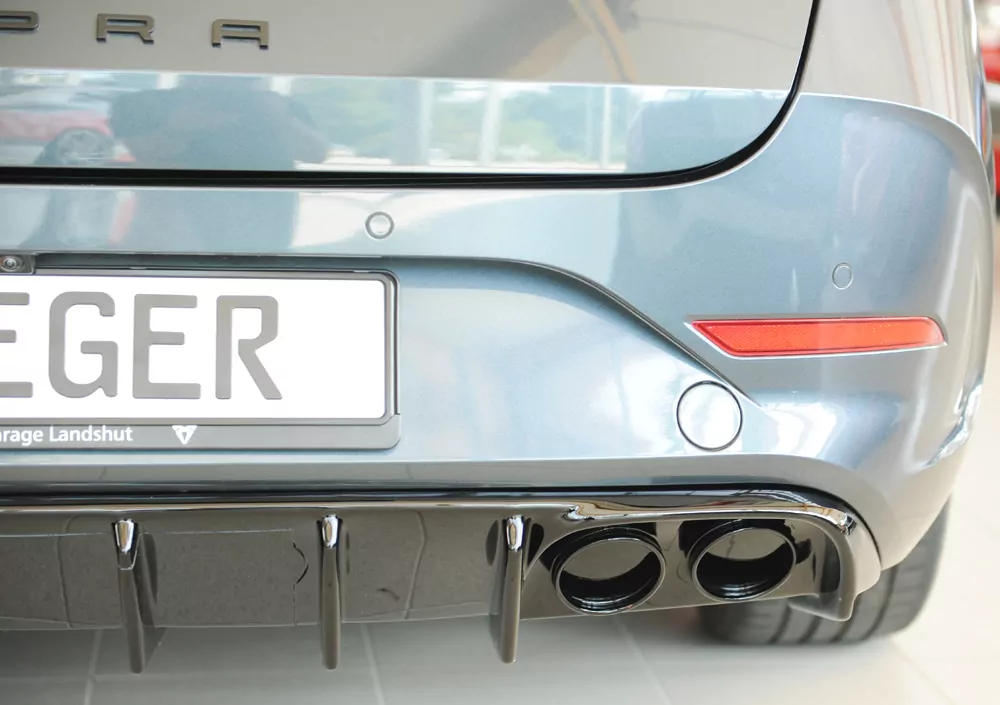 Rieger Heckeinsatz (für Fzg. mit AHK) glanz schwarz für Seat Leon (KL) 5-tür. (ST/Sportstourer) 09.20-06.24 (bis Facelift)